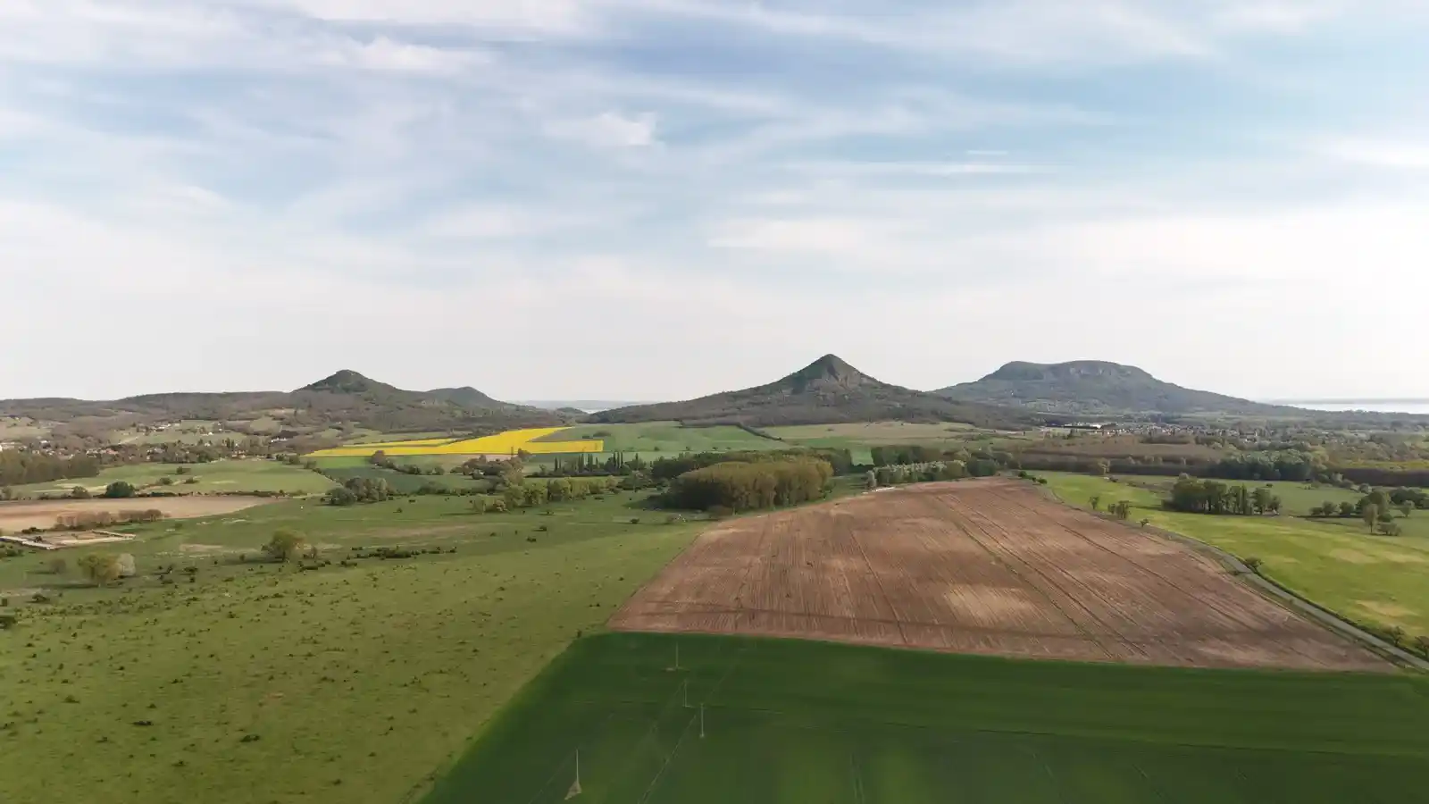 Tanúhegyek panorámája a Balaton-felvidéken