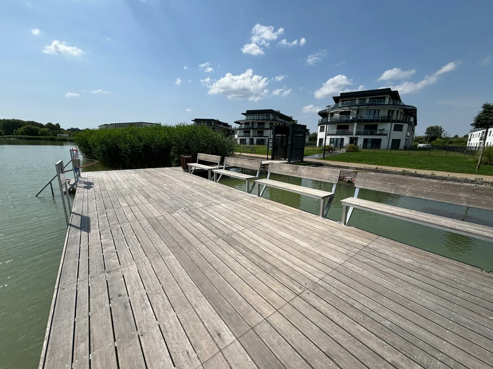 Royal Homes vízparti apartmanok saját mólóval a Balaton közelében