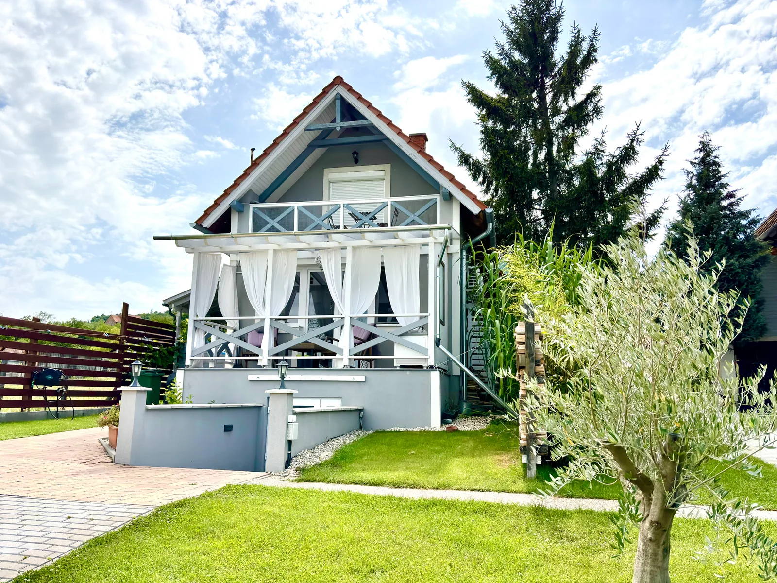 Dandelion D1 tágas vendégház Kisapátin, panorámás terasszal és családi pihenéshez